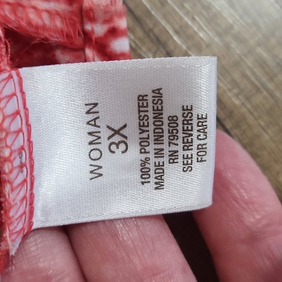 ROZ & ALI WOMAN Semi-Sheer Red & White Geometric 3/4 Sleeve Blouse - Picture 12 of 13